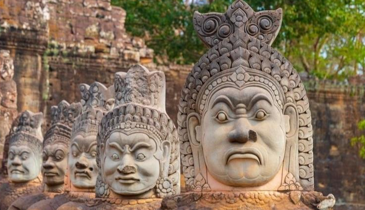 cambodia travel experiences,must-visit places in cambodia,top activities cambodia,cambodia sightseeing checklist,explore cambodia attractions,things to do in cambodia,cambodia tourist spots,cambodian travel adventures,cambodia bucket list,cambodian cultural experiences