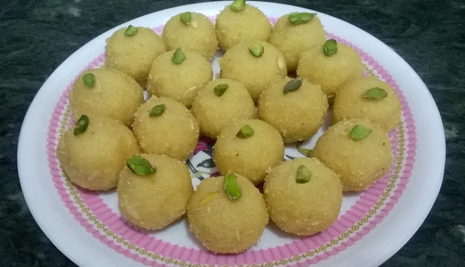 खोया लड्डू : बाजार की मिठाइयों को देते हैं टक्कर, इसके साथ कर सकते हैं मेहमानों का स्वागत  #Recipe