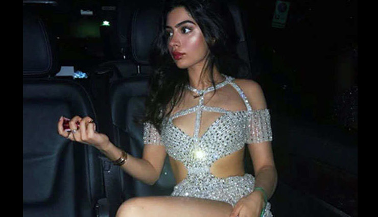 खुशी कपूर ने पहनी हॉट ड्रेस, लोगों ने कहा - गलत हाथों में पड़ गई