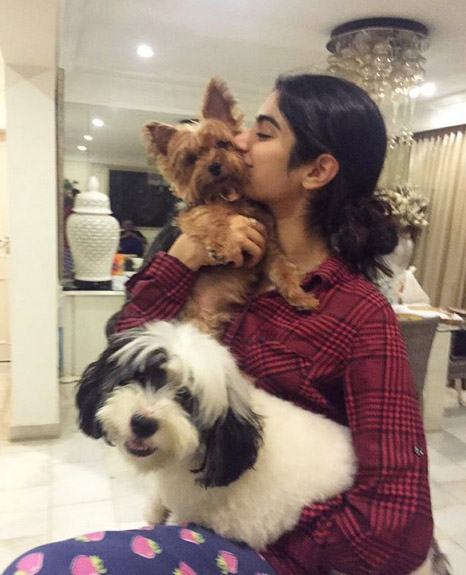 sridevis younger daughter khushi,khushi kapoor,hot looks of khushi,fashion tips from khushi kapoor,fashion tips