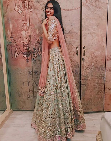 sridevis younger daughter khushi,khushi kapoor,hot looks of khushi,fashion tips from khushi kapoor,fashion tips