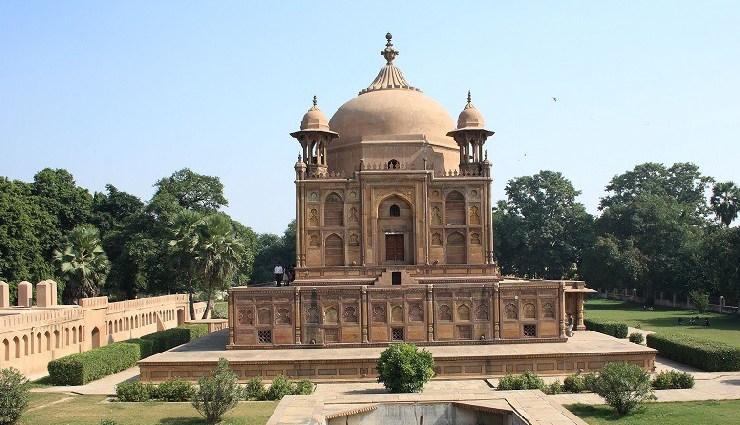 visiting maha kumbh 2025,places to visit in prayagraj,maha kumbh attractions,prayagraj tourist spots,triveni sangam,khusro bagh,anand bhavan,allahabad museum,jawahar planetarium,allahabad fort,chandrashekhar azad park,all saints cathedral,swaraj bhavan,akshayavat