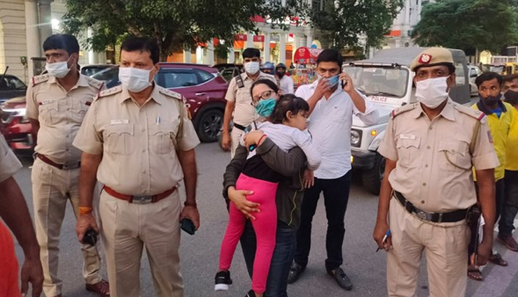 Delhi Police Reunited 3 Year Old Kid With Her Mother