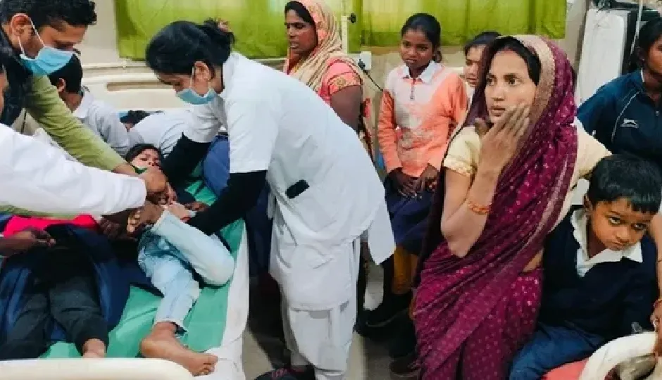 फर्रुखाबाद: कृमि मुक्ति अभियान के दौरान पेट के कीड़े मारने वाली दवा खाने के बाद 150 बच्चों की तबीयत बिगड़ी, कई अस्पताल में भर्ती