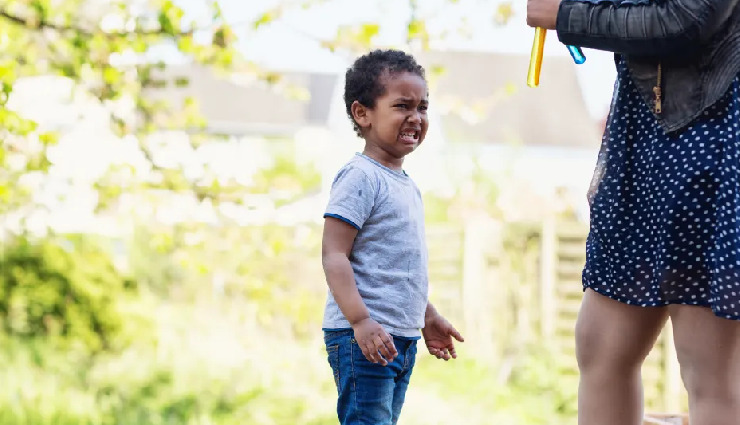 handling child meltdowns in public,tips for managing meltdowns,parent guide for child meltdowns,dealing with public tantrums,child emotional regulation,calming child in public,managing toddler meltdowns,how to handle public tantrums,child meltdown strategies,emotional support for children,coping with child outbursts,managing overstimulated children,parenting tips for meltdowns,dealing with screaming child in public