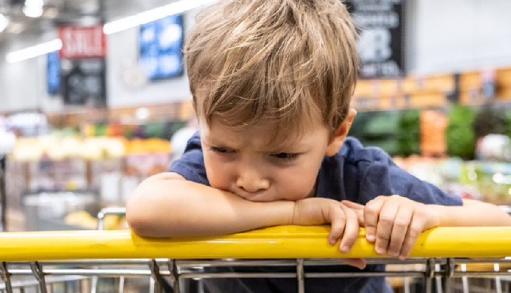 handle kids public meltdown,kids tantrums,managing child outburst,dealing with kids meltdowns,calm during tantrums,child behavior tips,kids emotional regulation,parenting tips public meltdowns,handling tantrums in public,effective parenting strategies