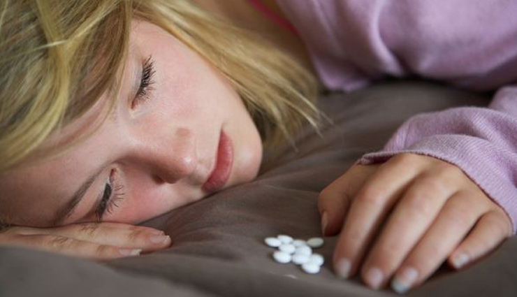 कहीं आपका बच्चा भी तो नहीं करने लगा हैं नशा, इन संकेतों से करें पहचान signs your kids taking drugs