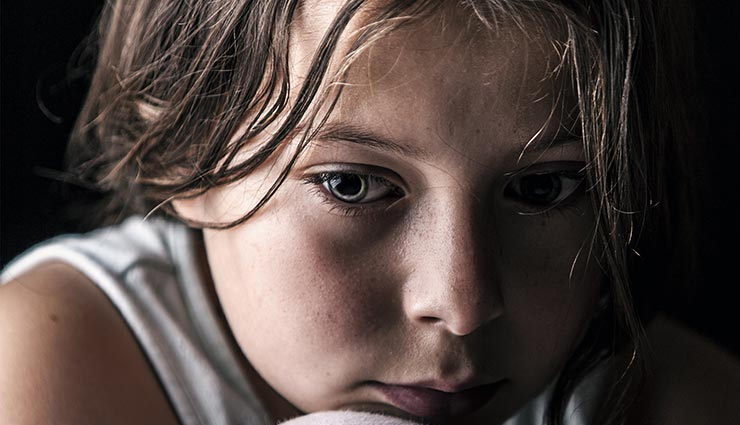 कहीं आपका बच्चा भी तो नहीं करने लगा हैं नशा, इन संकेतों से करें पहचान signs your kids taking drugs