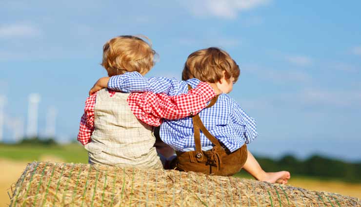 इन टिप्स की मदद से बच्चों को सिखाएं कैसे चुनें अच्छे दोस्त