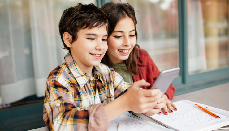 cell phone,kids using cell phone,benefits of cell phone,benefits of kids using cell phone,relationship,relationship tips