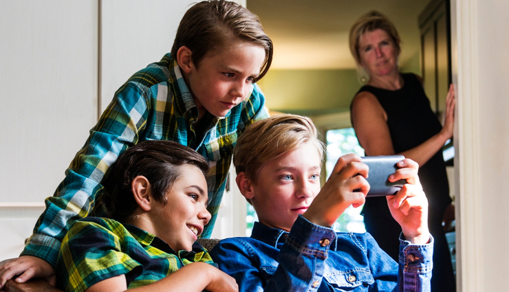 internet ruining your kid,side effect of internet,internet effecting kids life