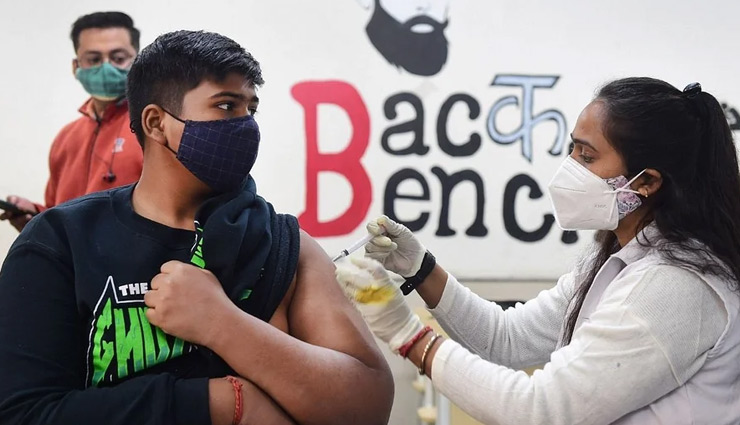 पहले दिन 40 लाख युवाओं को लगाई गई वैक्सीन, MP ने किया टॉप, UP-बिहार-दिल्‍ली रहे पीछे