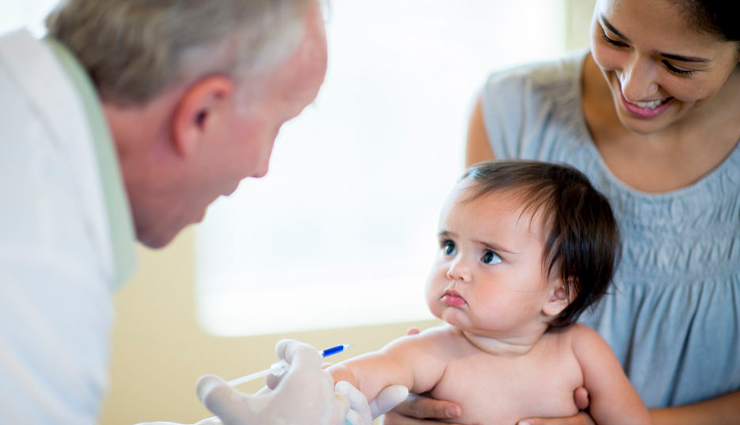 क्या आपके बच्चे को वैक्सीन लगने के बाद हो रहा है दर्द, इन उपायों से दे उन्हें राहत 