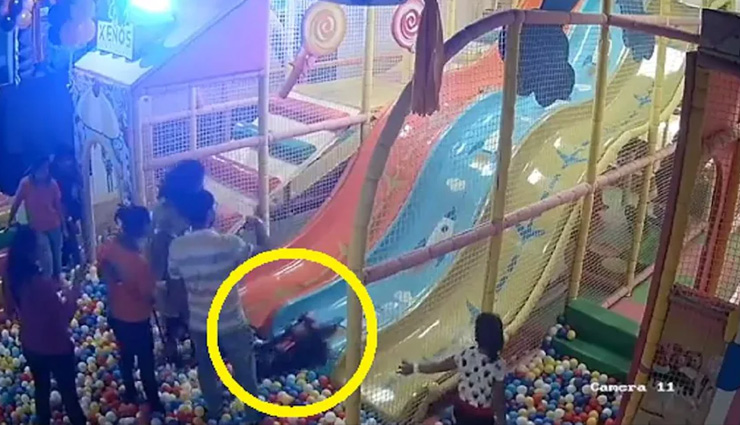 किड्ज जोन में स्लाइड कर रही थी बच्ची, सिर पर चोट लगने से हुई मौत