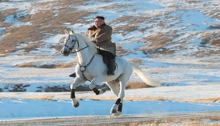 weird news,weird ritual,north korea,dictator kim jong un,mourning ritual