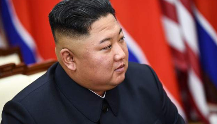 उत्तर कोरिया के तानाशाह किम जोंग को लेकर दो अलग-अलग अफवाह, एक में मौत तो दूसरी में बीच पर होने का दावा