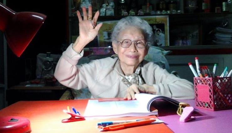 the granny who got degree at the age of 91,kimlan jinakul,weird stories,the oldest lady to get degree