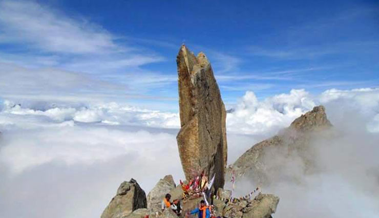 kinnar kailash situated at a height of about 6000 meters,kinnar kailash,highest temple of shiva,shiv temple at height,holidays,travel