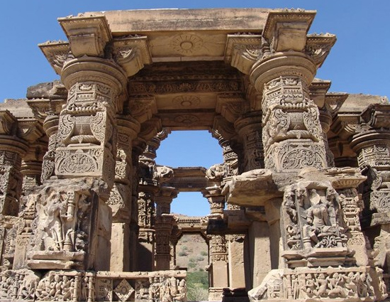 श्रापित किराडू के मंदिर में श्रद्धालु बन जाते है पत्थर