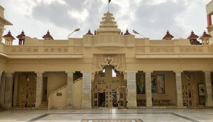 historical places in gujarat,must-visit places in gujarat,dwarkadhish temple,laxmi vilas palace,modhera sun temple,rani ki vav,dholavira heritage site,prag mahal bhuj,aina mahal bhuj,sabarmati ashram,champaner-pavagadh archaeological park,kirti temple porbandar