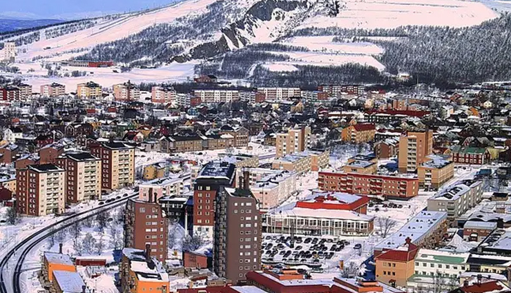 places with 24-hour sunlight,locations with midnight sun,sun never sets destinations,countries with polar day,24-hour daylight locations,midnight sun phenomenon,sun never sets places