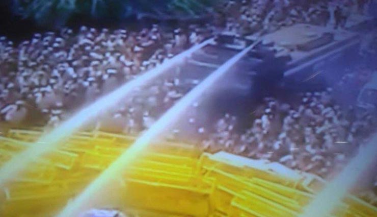 उग्र हुए किसान, पुलिस के साथ झड़प में कई घायल, अखिलेश यादव और केजरीवाल बोले- यह गलत है, हम किसानों के साथ