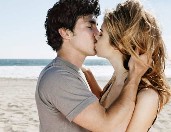 किस करने के तरीके से जानिए अपने पार्टनर का स्वभाव