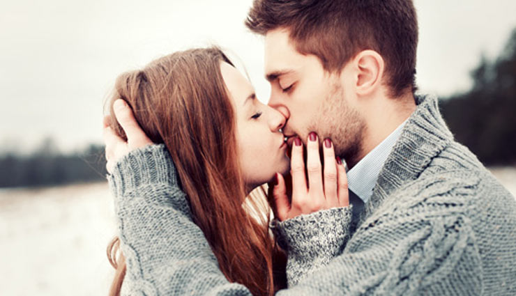 इन तरीकों को अपनाकर करें परफेक्ट किस, पार्टनर होगी इम्प्रेस