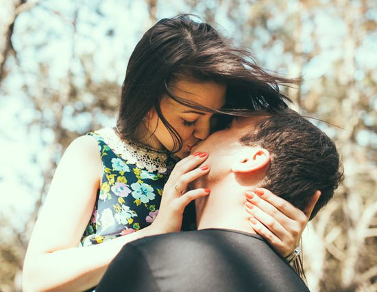 Know How Good Kisser You're According to Your Sun Sign