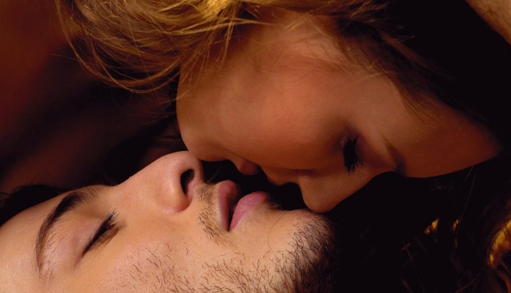 kiss with tongue,kiss tips