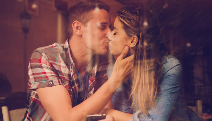 kiss with tongue,kiss tips