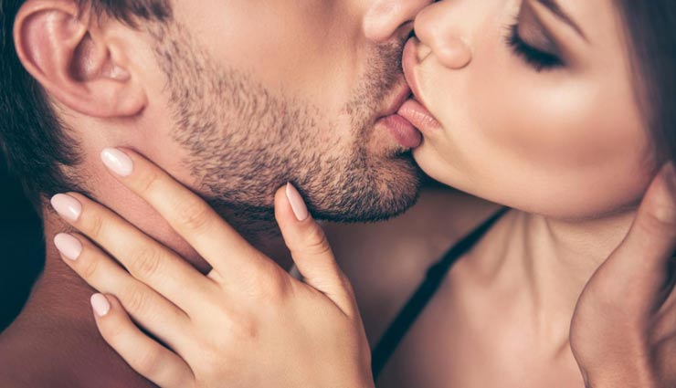 5 Erotic Ways To Kiss Your Boyfriend
