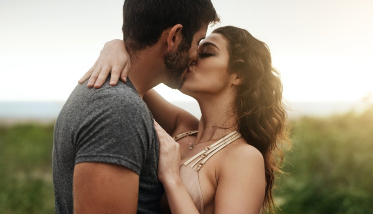 kiss a girl,kissing tips,tips to kiss a girl,dating tips,relationship,relationship tips