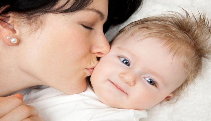 बच्चों को चूमने से पहले जान लें ये बात, स्वास्थ्य पर पड़ता हैं बुरा असर