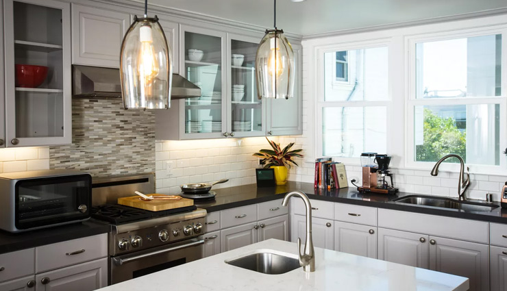 एक्सेसरीज से करें रसोई की सजावट, इस तरह पाए मॉडर्न किचन modern kitchen tips,modern look of kitchen,kitchen tips,household tips,home decor tips,kitchen decor tips