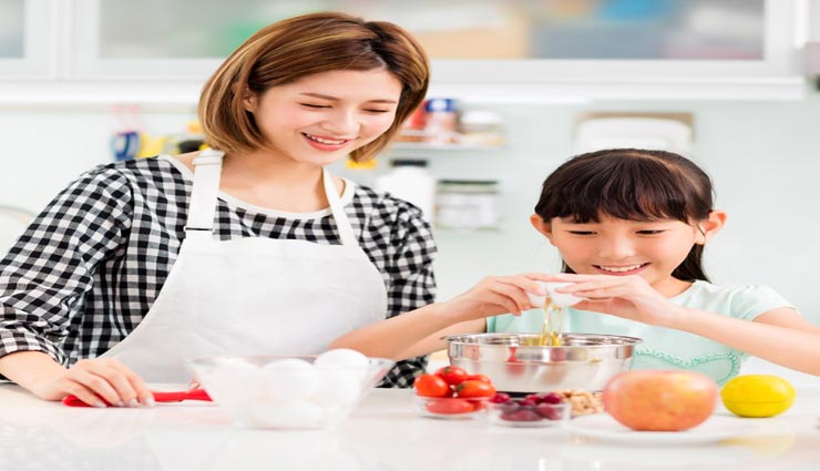 किचन में बेहद कारगर साबित होंगे ये 10 टिप्स, आपके काम को बनाएँगे आसान