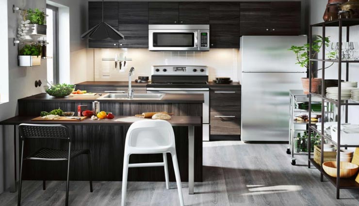 वास्तु के अनुसार रसोईघर में लगाई ये तस्वीरें लाती है संपन्नता, हमेशा भरे रहेंगे अन्न के भंडार