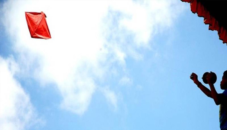 नोएडा : पतंग उड़ाते समय छत से गिरा 12 साल का बच्चा, उपचार के दौरान हुई मौत