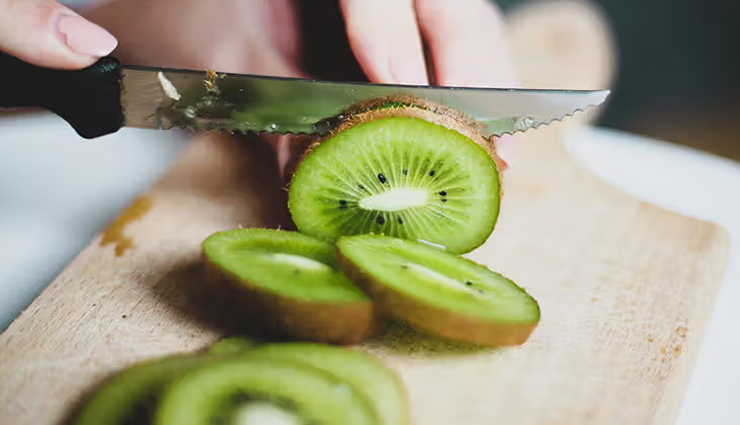 health benefits of kiwi,kiwi nutrition,kiwi for immunity,kiwi for digestion,kiwi for heart health,kiwi vitamin c,kiwi antioxidant benefits,kiwi for skin health,kiwi superfood,kiwi health advantages,benefits of eating kiwi,kiwi fiber content