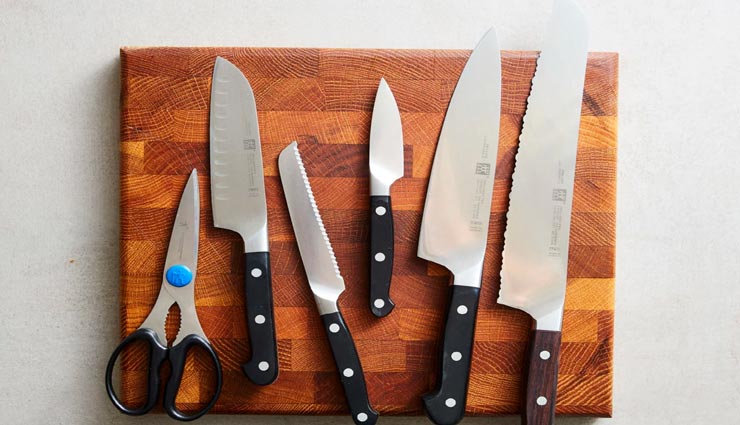 रसोई का सबसे बड़ा हथियार है चाकू, इन तरीकों से तेज करें इसकी धार