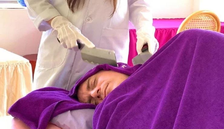 यहां हाथ से नहीं बल्कि छुरे से की जाती हैं मसाज, आप भी रह जाएंगे हैरान weird news,weird massage,knife therapy massage,massage in taiwan