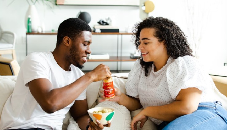 being friends first,friends before dating,benefits of friendship before relationship,building strong relationships,relationship foundation,trust and communication,shared interests,conflict resolution,emotional support,compatibility check,genuine connection