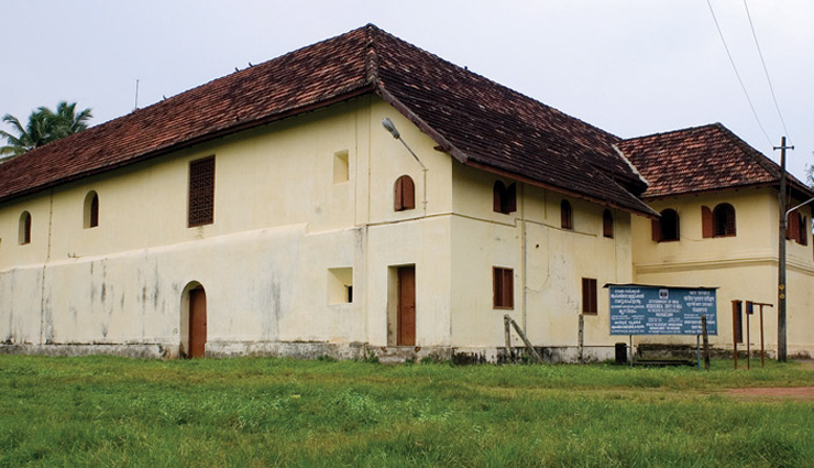 kochi,places to visit in kochi,tourist attractions in kochi,jewish synagogue,marine drive,santa cruz basilica,st francis church,mattancherry palace,chinese fishing nets