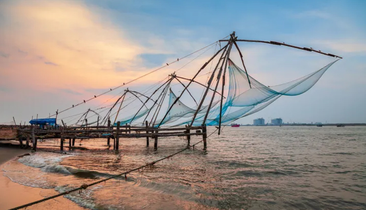 kochi,places to visit in kochi,tourist attractions in kochi,jewish synagogue,marine drive,santa cruz basilica,st francis church,mattancherry palace,chinese fishing nets