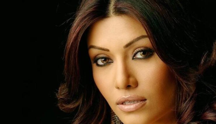 चेक बाउंस मामले में इस बॉलीवुड एक्ट्रेस को कोर्ट ने सुनाई 6 महीने जेल की सजा