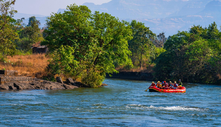 river rafting,adventure sports,water sports,thrill,adrenaline rush,outdoor activities,white water rafting,rapids,vacation,travel,nature,landscapes,adventure tourism,team building,extreme sports,family activities,safety measures,experienced guides,camping,backpacking,best places,water currents,rapids classification,equipment,rafting season,budget-friendly,group tours,scenic beauty,photography,summer activities