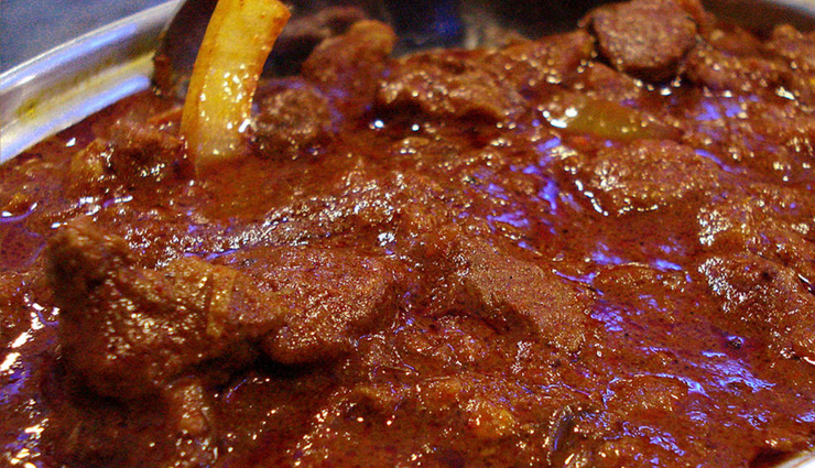 kolhapur food delights,must-try dishes in kolhapur,authentic kolhapuri cuisine,best food in kolhapur,kolhapuri culinary delights,kolhapuri food specialties,popular dishes in kolhapur,kolhapuri street food,traditional kolhapuri recipes,flavors of kolhapur