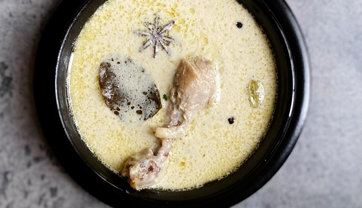 kolhapur food delights,must-try dishes in kolhapur,authentic kolhapuri cuisine,best food in kolhapur,kolhapuri culinary delights,kolhapuri food specialties,popular dishes in kolhapur,kolhapuri street food,traditional kolhapuri recipes,flavors of kolhapur