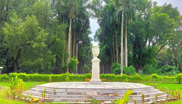 spots in kolkata,places to visit in kolkata,kolkata,indian botanical garden,the indian coffee house,mallik ghat flower market,territy bazaar,princep ghat