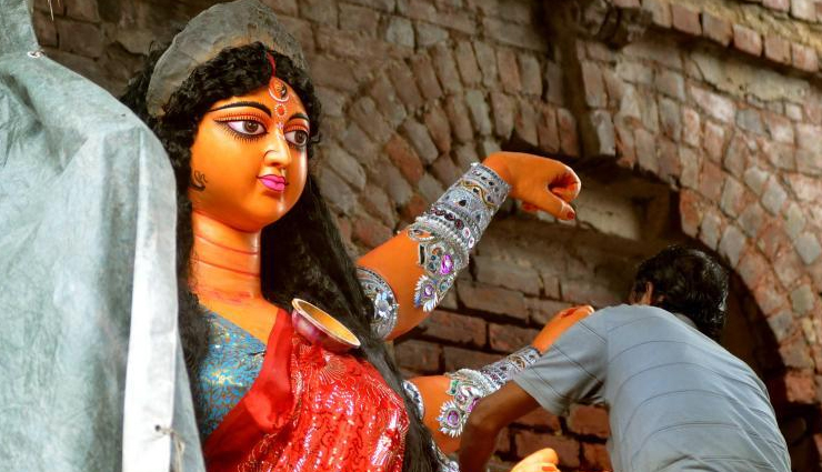 kolkata kumartuli,sale of maa durga idol,covid effects,news,kolkata,west bengal